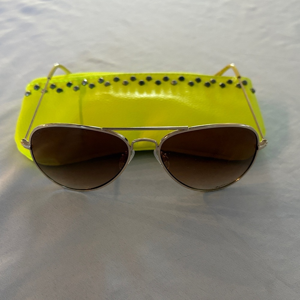 Aerie Aviator Sunglasses with Neon Yellow Case